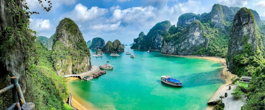 Hanoi to Ha Long Bay: Shuttle, Limousine or Private Car? (2026–2027 Guide)