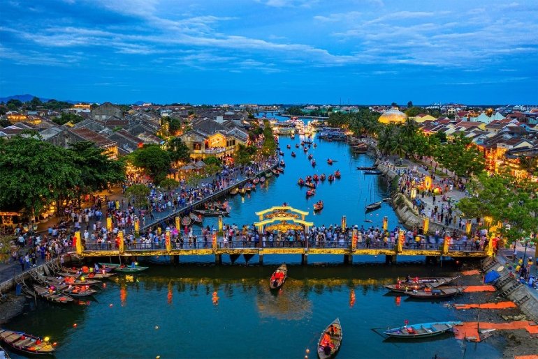 Hoi An Ancient Town streets and traditional architecture